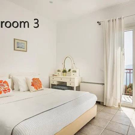 Willa Marina, Beach Front